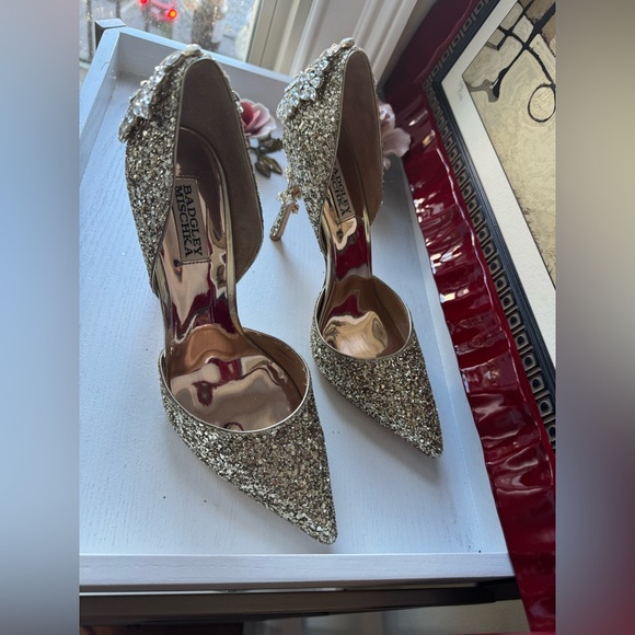 Badgley Mischka Glittering Gold Heels - Picture 6 of 11